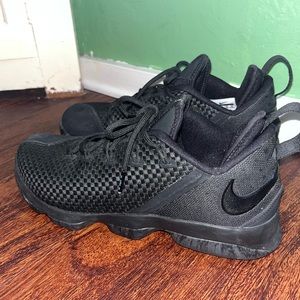 Nike Lebron Black Basketball Shoes Men’s Size 11